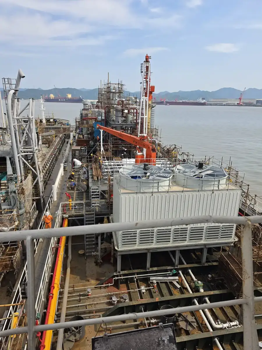Vessel-mounted process modules